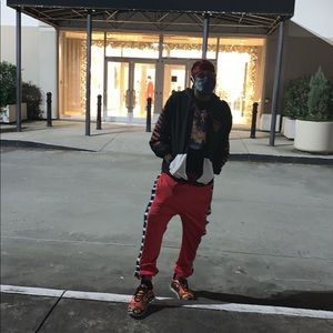 Meet your Posher, Arnez